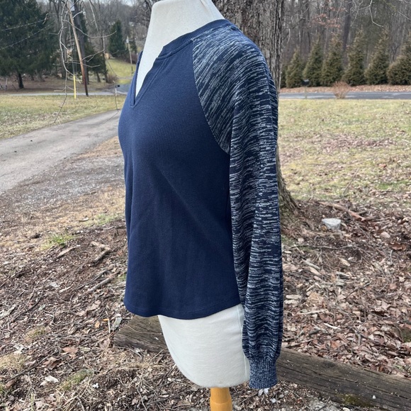 TIME AND TRU BLUE SPLIT VNECK RAGLAN TOP WOMENS SMALL - Picture 3 of 8